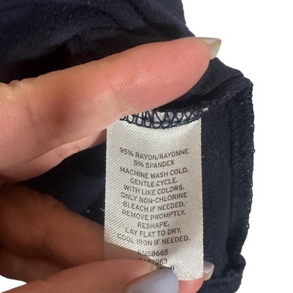 Halogen Navy Blue Sleeveless Scoop Neck Keyhole Back Blouse Women Sz M - Picture 9 of 9